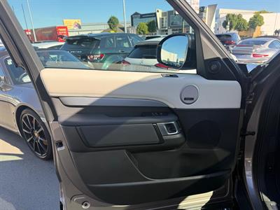 2021 Land Rover Discovery - Thumbnail