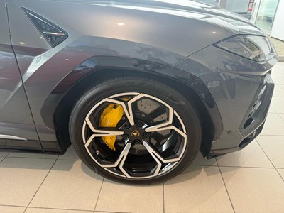 2019 Lamborghini Urus - Thumbnail