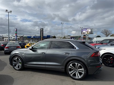 2019 Audi Q8 - Thumbnail