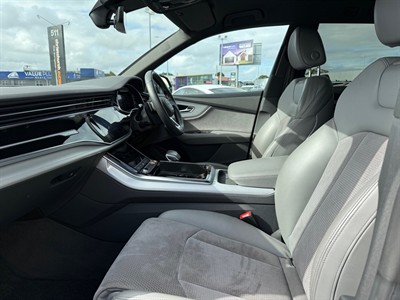 2019 Audi Q8 - Thumbnail