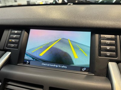 2017 Land Rover Discovery - Thumbnail