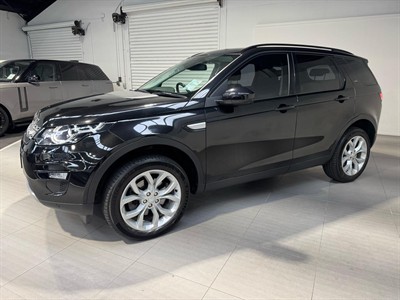 2017 Land Rover Discovery - Thumbnail