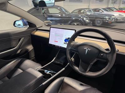 2019 Tesla Model 3 - Thumbnail