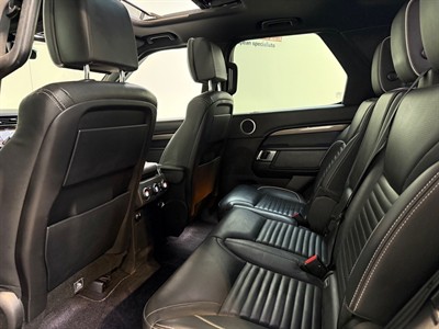 2017 Land Rover Discovery - Thumbnail