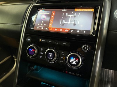 2017 Land Rover Discovery - Thumbnail