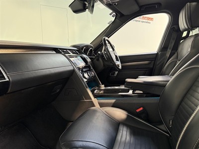 2017 Land Rover Discovery - Thumbnail