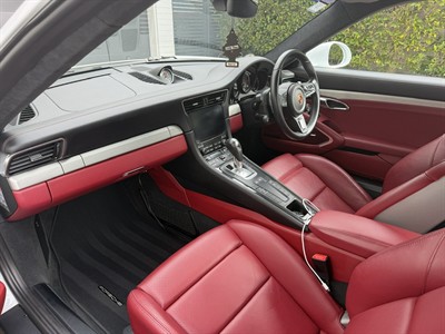 2017 Porsche 911 - Thumbnail