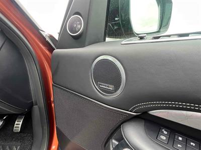 2017 Land Rover Discovery - Thumbnail