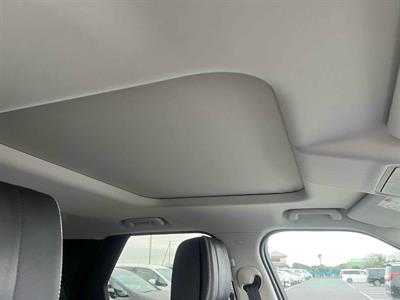 2017 Land Rover Discovery - Thumbnail