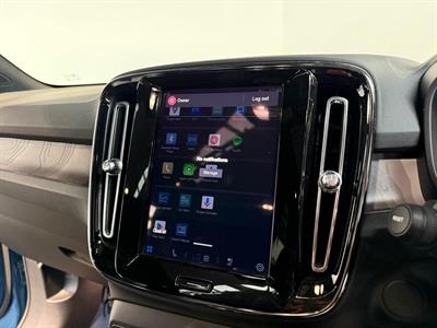 2022 Volvo C40 - Thumbnail