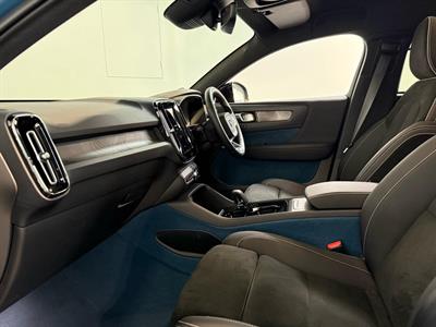 2022 Volvo C40 - Thumbnail