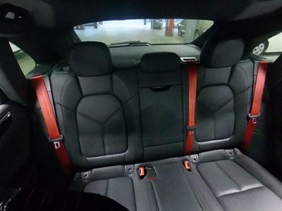 2019 Porsche Macan - Thumbnail