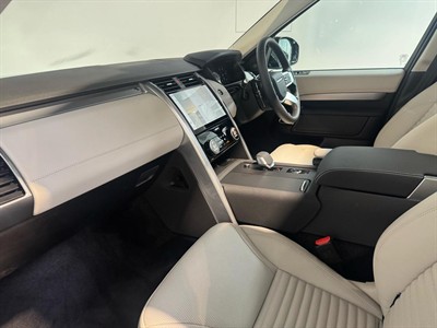 2024 Land Rover Discovery - Thumbnail