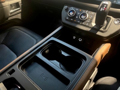 2022 Land Rover Defender - Thumbnail