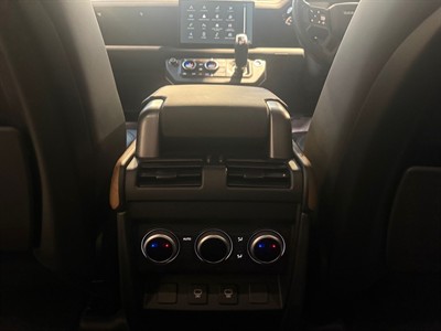 2022 Land Rover Defender - Thumbnail
