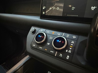 2022 Land Rover Defender - Thumbnail