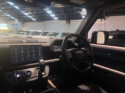 2022 Land Rover Defender - Thumbnail