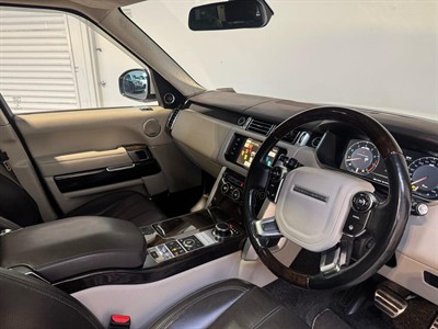 2015 Land Rover Range Rover Vogue - Thumbnail