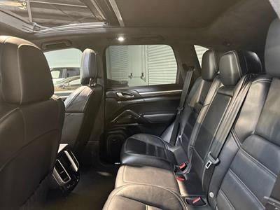 2017 Porsche Cayenne - Thumbnail