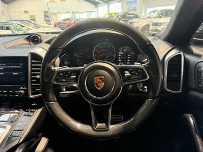 2017 Porsche Cayenne - Thumbnail