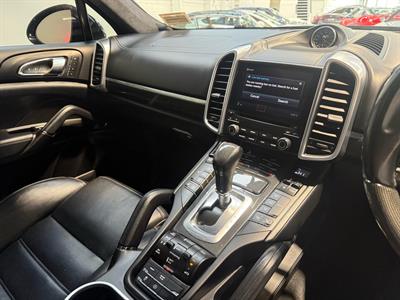 2017 Porsche Cayenne - Thumbnail