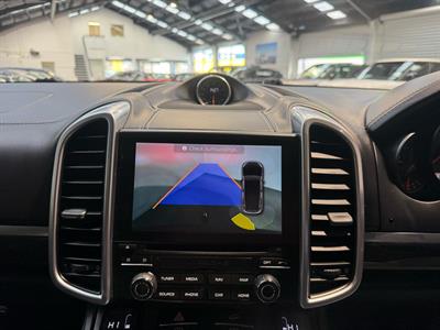 2017 Porsche Cayenne - Thumbnail
