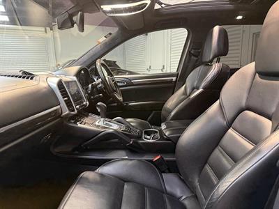 2017 Porsche Cayenne - Thumbnail
