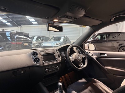 2012 Volkswagen Tiguan - Thumbnail
