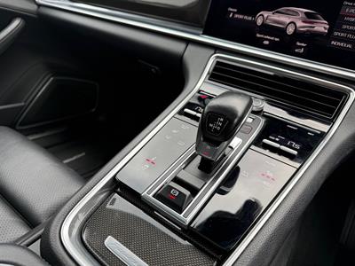 2018 Porsche Panamera - Thumbnail