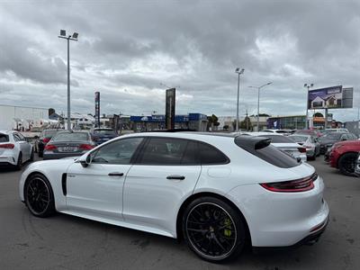 2018 Porsche Panamera - Thumbnail