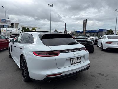 2018 Porsche Panamera - Thumbnail