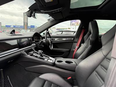 2018 Porsche Panamera - Thumbnail