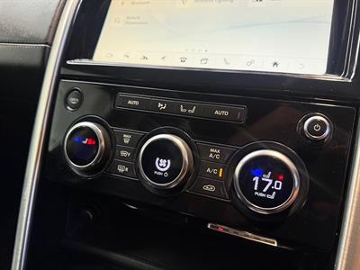 2017 Land Rover Discovery - Thumbnail