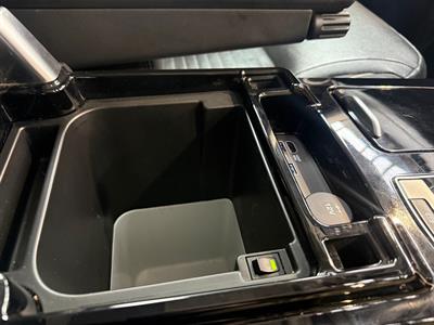 2017 Land Rover Discovery - Thumbnail