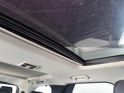 2017 Land Rover Discovery - Thumbnail