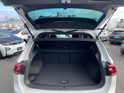 2018 Volkswagen Tiguan - Thumbnail