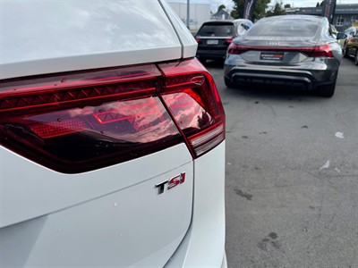 2018 Volkswagen Tiguan - Thumbnail