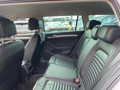 2016 Volkswagen Passat - Thumbnail