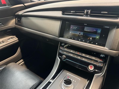 2020 Jaguar XF - Thumbnail