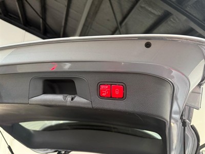 2020 Mercedes-Benz EQC - Thumbnail