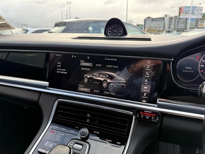 2017 Porsche Panamera - Thumbnail