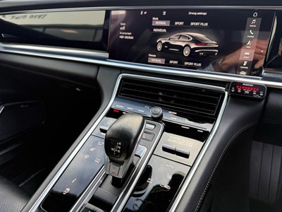 2017 Porsche Panamera - Thumbnail