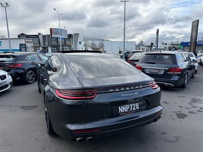 2017 Porsche Panamera - Thumbnail
