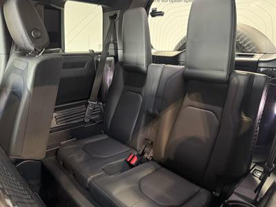 2023 Land Rover Defender - Thumbnail