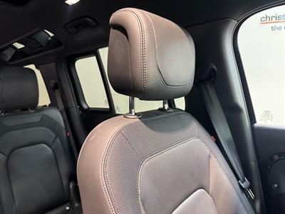 2023 Land Rover Defender - Thumbnail