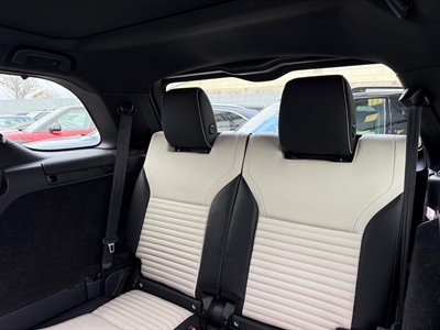 2022 Land Rover Discovery - Thumbnail