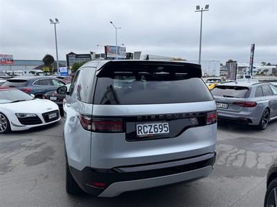 2022 Land Rover Discovery - Thumbnail