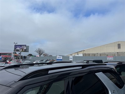 2022 Land Rover Discovery - Thumbnail