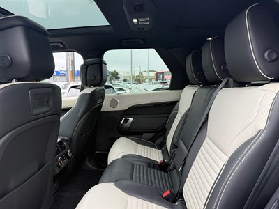 2022 Land Rover Discovery - Thumbnail