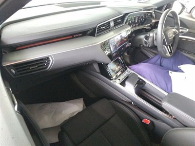 2024 Audi Q8 - Thumbnail